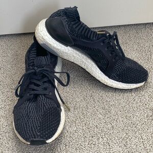 Adidas Women’s Ultra Boost Knitted Sneaker Size 9